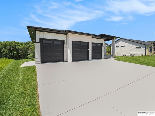8910 Dragonfly Lane, Lincoln, NE 68526