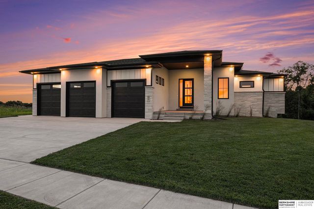 8910 Dragonfly Lane, Lincoln, NE 68526