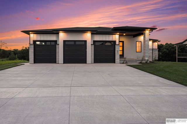 8910 Dragonfly Lane, Lincoln, NE 68526