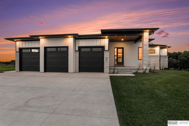 8910 Dragonfly Lane, Lincoln, NE 68526