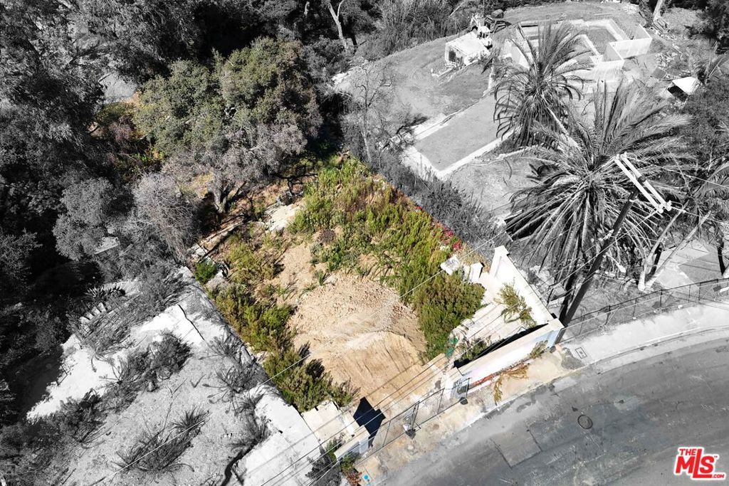 16521 Las Casas Place, Pacific Palisades, CA 90272 — exterior