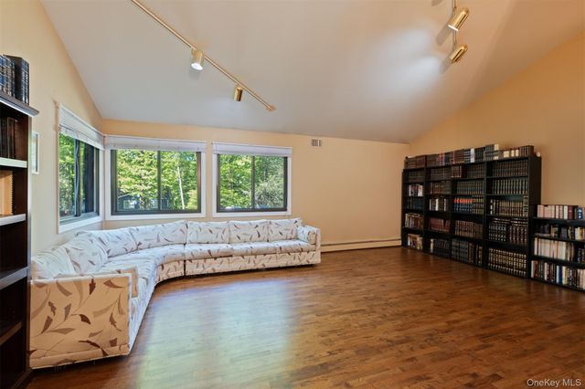 13 Jade Court, Pomona, NY 10970