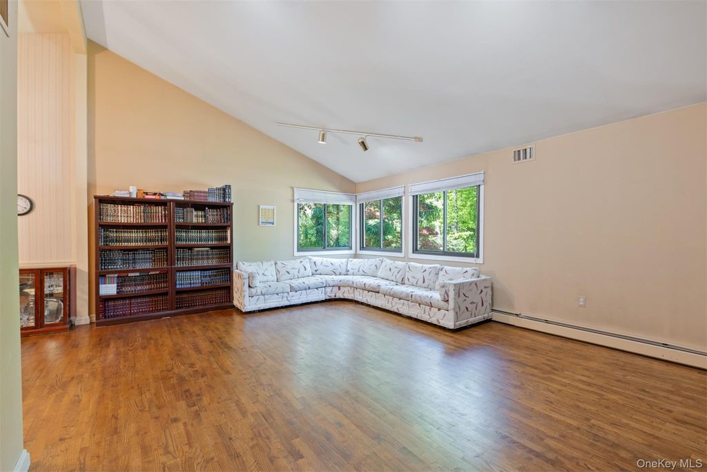 13 Jade Court, Pomona, NY 10970