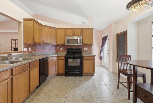 502 S DIXIE DRIVE, Howey In The Hills, FL 34737