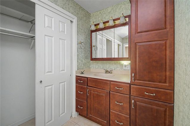 5158 Oak Tree Drive, Dayton, OH 45440
