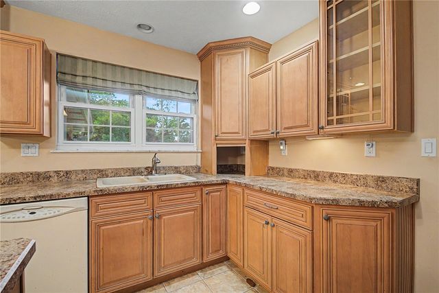 5158 Oak Tree Drive, Dayton, OH 45440