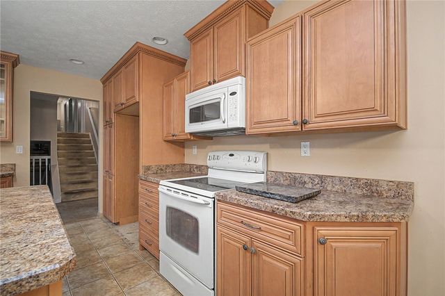 5158 Oak Tree Drive, Dayton, OH 45440