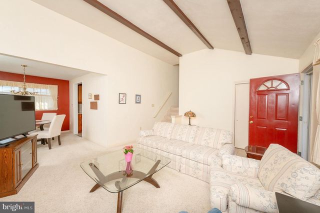 684 GENTRY DR, Lancaster, PA 17603