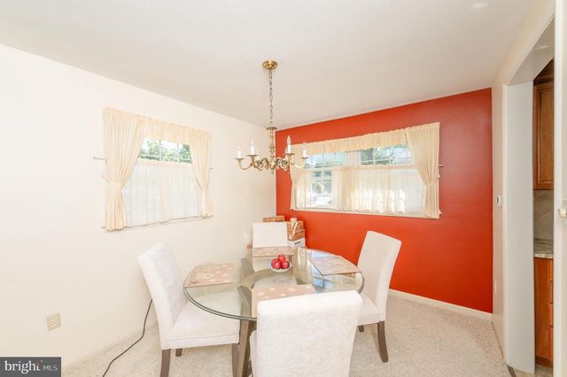 684 GENTRY DR, Lancaster, PA 17603