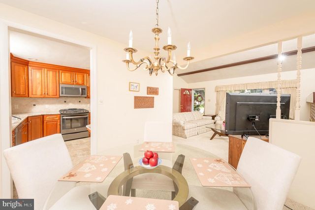 684 GENTRY DR, Lancaster, PA 17603