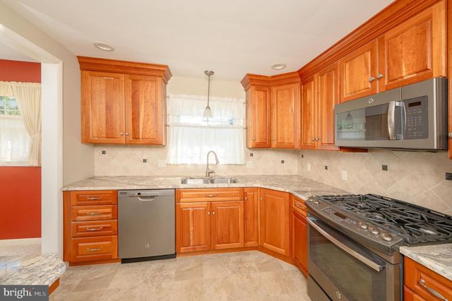 684 GENTRY DR, Lancaster, PA 17603