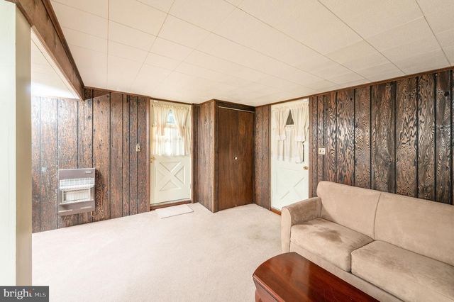 684 GENTRY DR, Lancaster, PA 17603