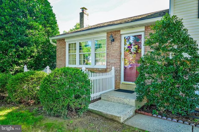 684 GENTRY DR, Lancaster, PA 17603