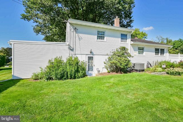 684 GENTRY DR, Lancaster, PA 17603