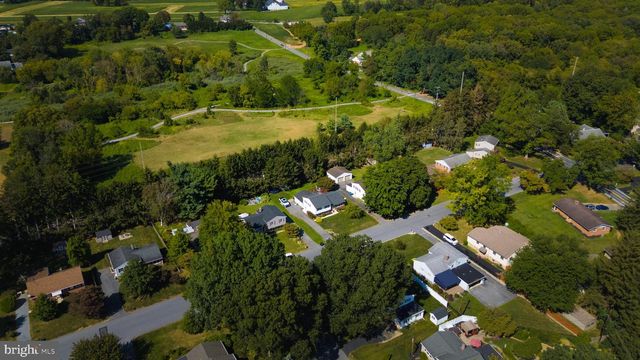 684 GENTRY DR, Lancaster, PA 17603