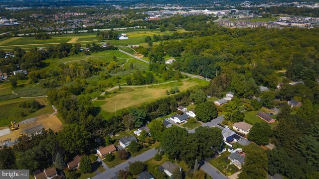 684 GENTRY DR, Lancaster, PA 17603