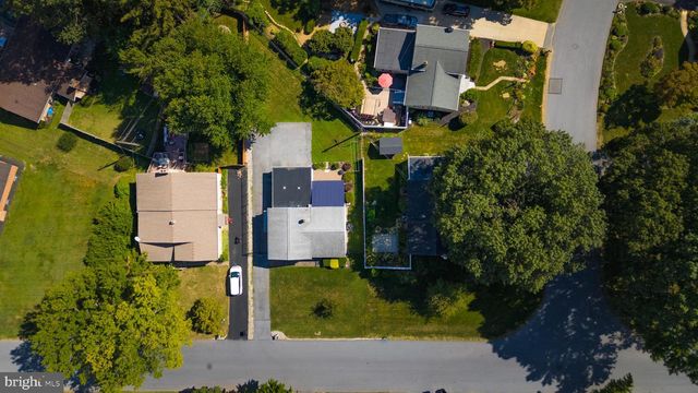 684 GENTRY DR, Lancaster, PA 17603