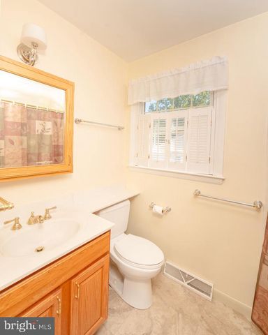 684 GENTRY DR, Lancaster, PA 17603