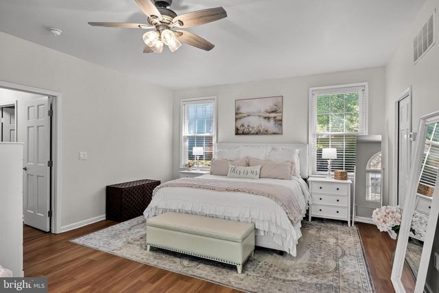 8 YORKSHIRE DR, Medford, NJ 08055