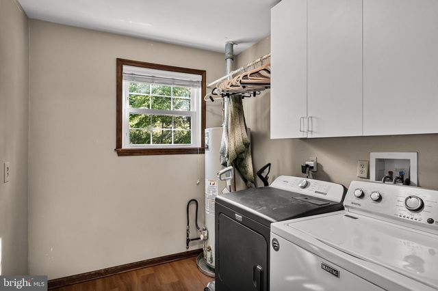 8 YORKSHIRE DR, Medford, NJ 08055