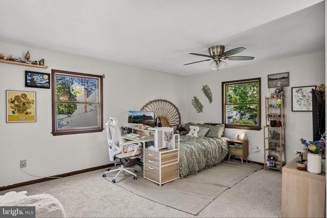 8 YORKSHIRE DR, Medford, NJ 08055