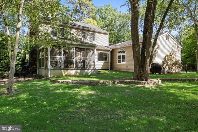 8 YORKSHIRE DR, Medford, NJ 08055