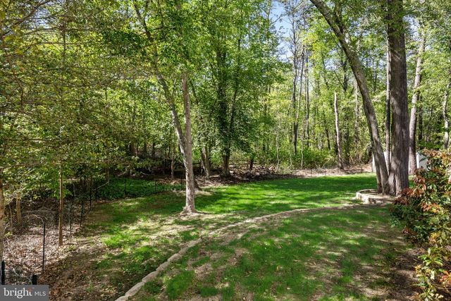 8 YORKSHIRE DR, Medford, NJ 08055