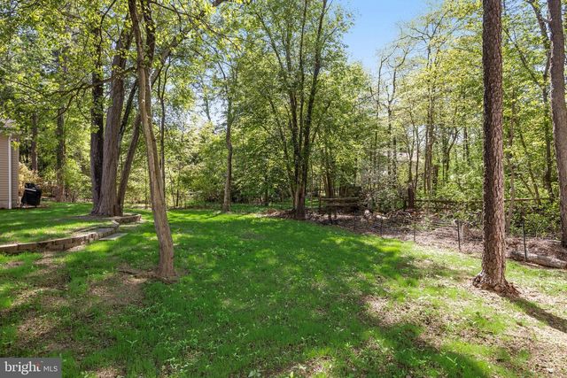 8 YORKSHIRE DR, Medford, NJ 08055