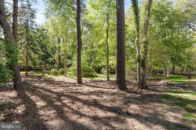 8 YORKSHIRE DR, Medford, NJ 08055