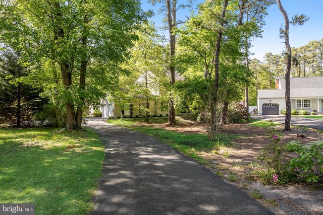 8 YORKSHIRE DR, Medford, NJ 08055