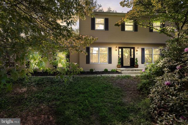 8 YORKSHIRE DR, Medford, NJ 08055