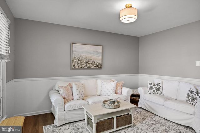 8 YORKSHIRE DR, Medford, NJ 08055