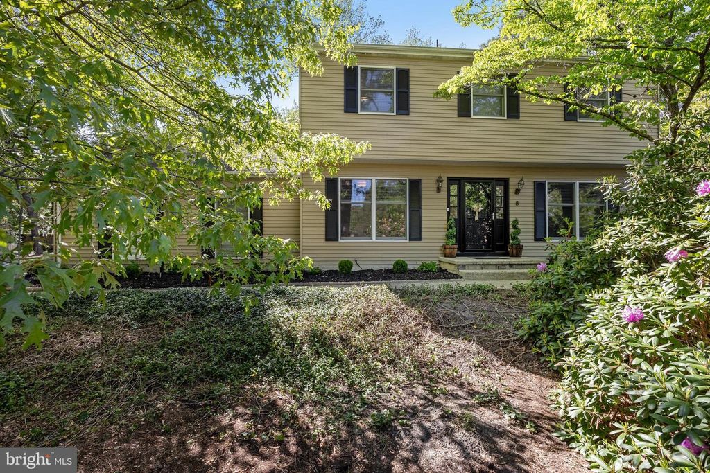 8 YORKSHIRE DR, Medford, NJ 08055