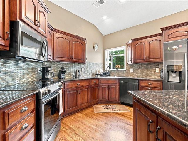2340 W Trail Drive, Olathe, KS 66061