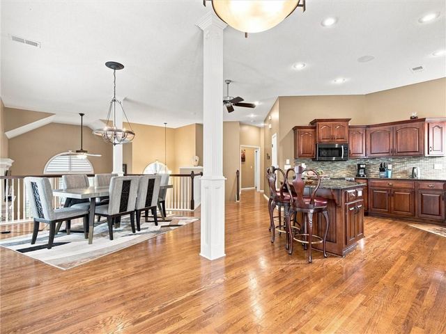 2340 W Trail Drive, Olathe, KS 66061