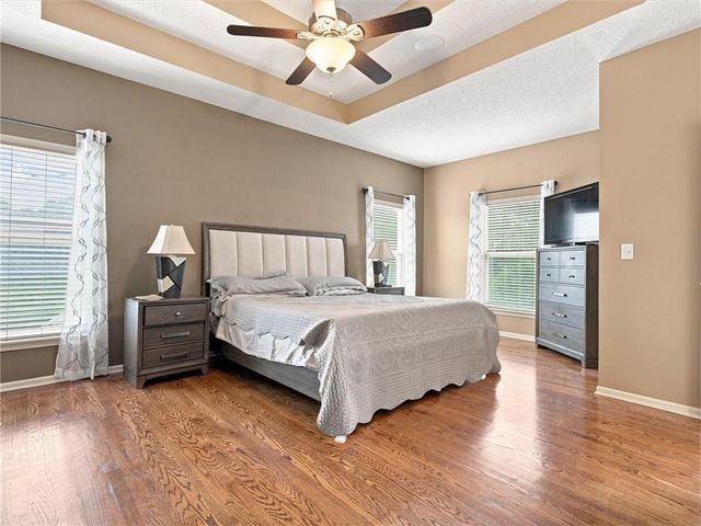 2340 W Trail Drive, Olathe, KS 66061