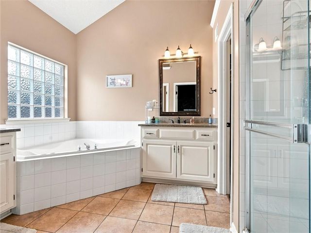 2340 W Trail Drive, Olathe, KS 66061