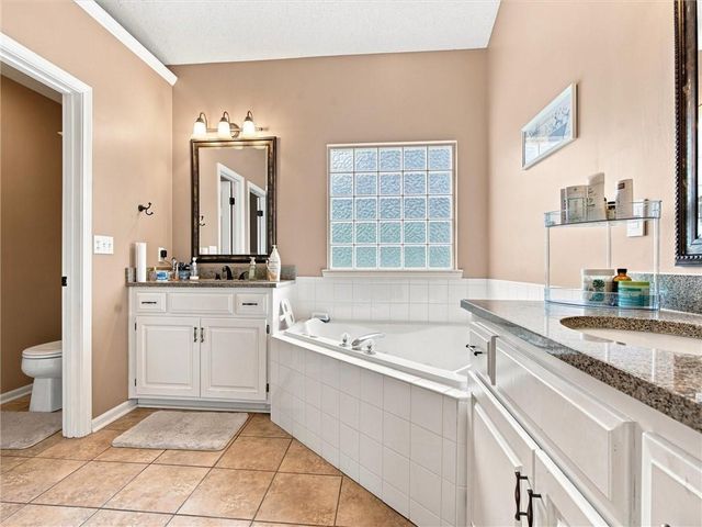 2340 W Trail Drive, Olathe, KS 66061