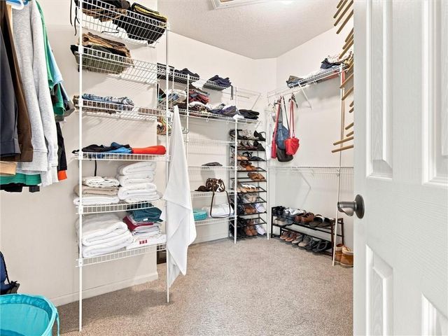 2340 W Trail Drive, Olathe, KS 66061