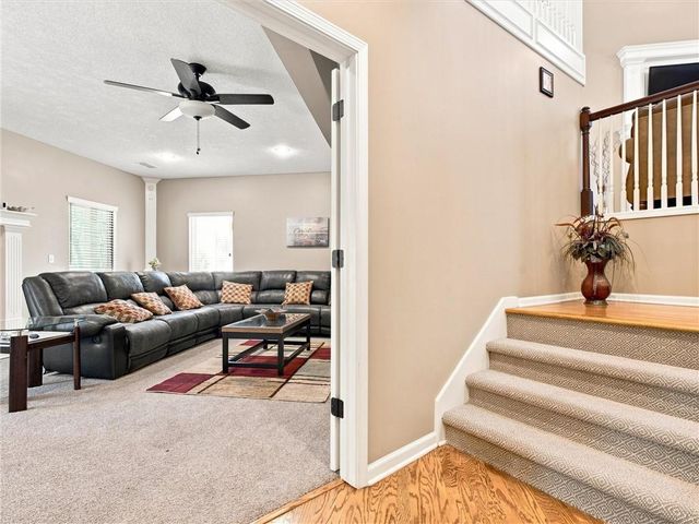 2340 W Trail Drive, Olathe, KS 66061