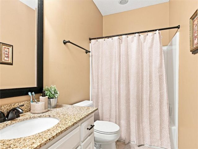 2340 W Trail Drive, Olathe, KS 66061
