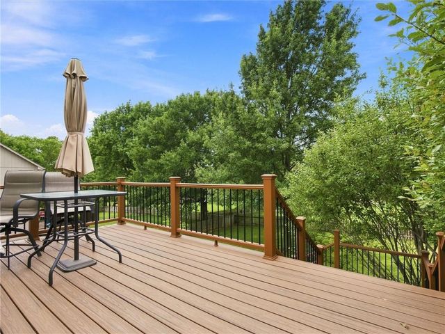 2340 W Trail Drive, Olathe, KS 66061
