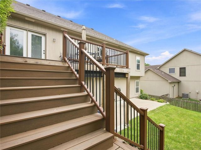 2340 W Trail Drive, Olathe, KS 66061