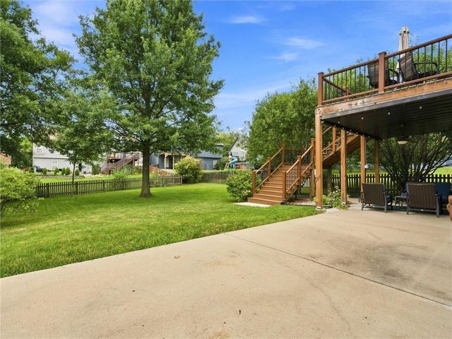 2340 W Trail Drive, Olathe, KS 66061