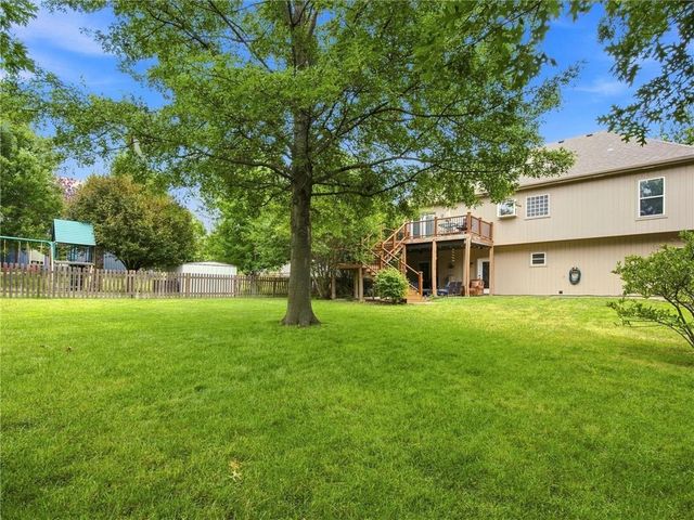 2340 W Trail Drive, Olathe, KS 66061