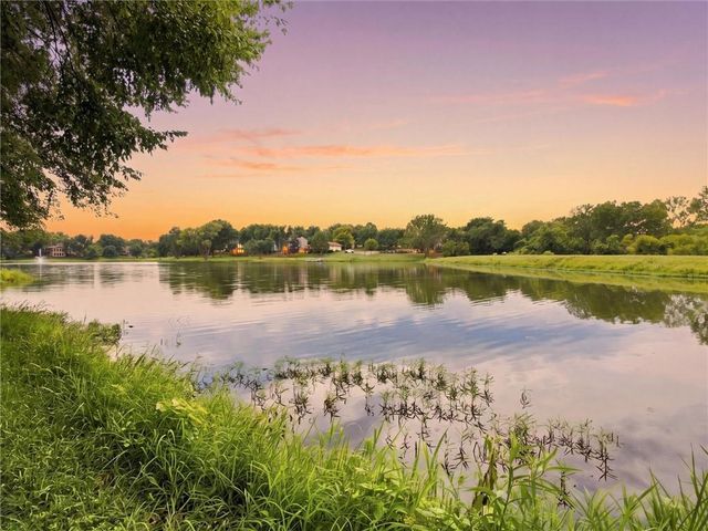 2340 W Trail Drive, Olathe, KS 66061