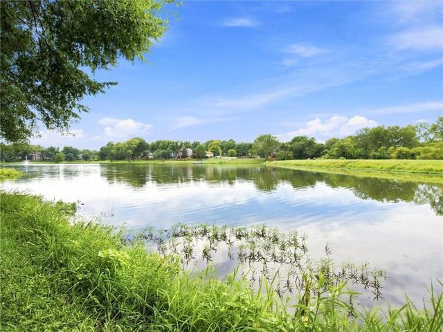 2340 W Trail Drive, Olathe, KS 66061