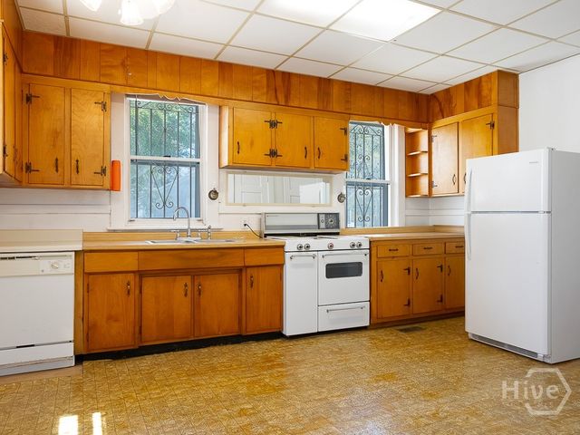 1301 E 38th Street, Savannah, GA 31404
