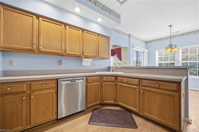 130 Sarazen CT, Newport News, VA 23602