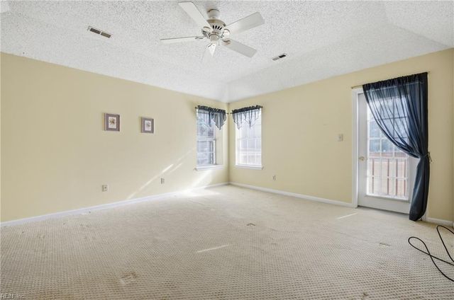 130 Sarazen CT, Newport News, VA 23602